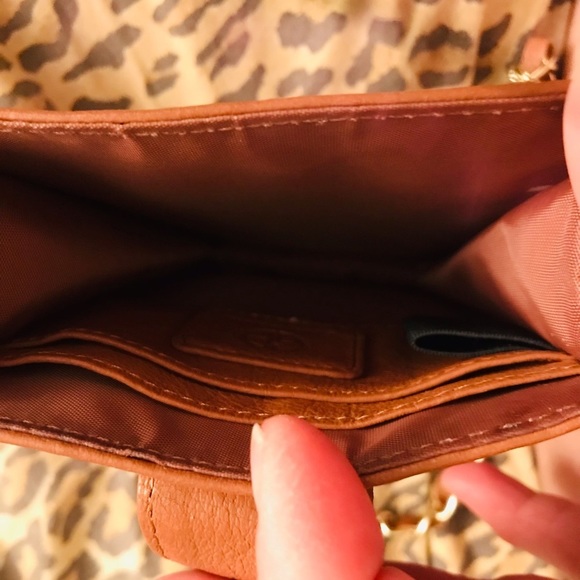 Gianni Bernini British tan phone crossbody w/ card slots key chain & tassel - Picture 12 of 16